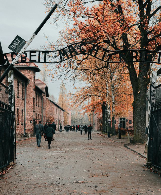 Heute erinnern wir an den Tag der Befreiung des Konzentrationslagers Auschwitz durch die Rote Armee vor 80 Jahren.