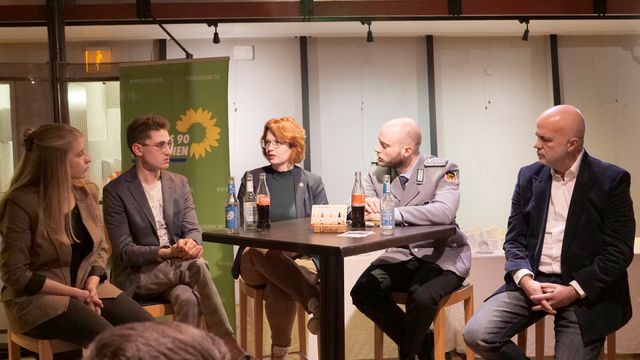 Dienstpflicht kontrovers diskutiert – GRÜNE luden zur offenen Debatte ein.